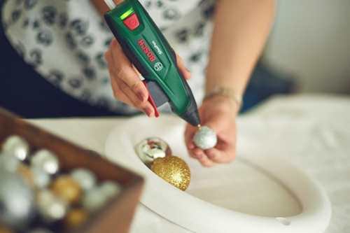 jak zrobić świąteczny wianek z bombek choinkowych jak zrobić świąteczny wianek z bombek choinkowych